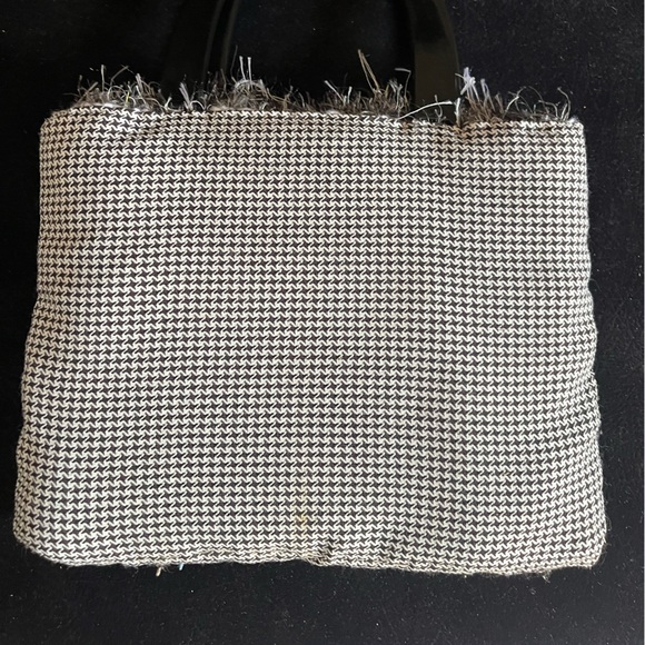 Chic Textured Women's Handbag - Black, Gold, Cream - Picture 4 of 11